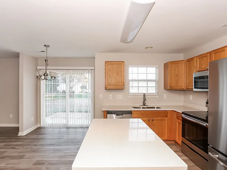 14219 Riding Hill Ave — Photo 5