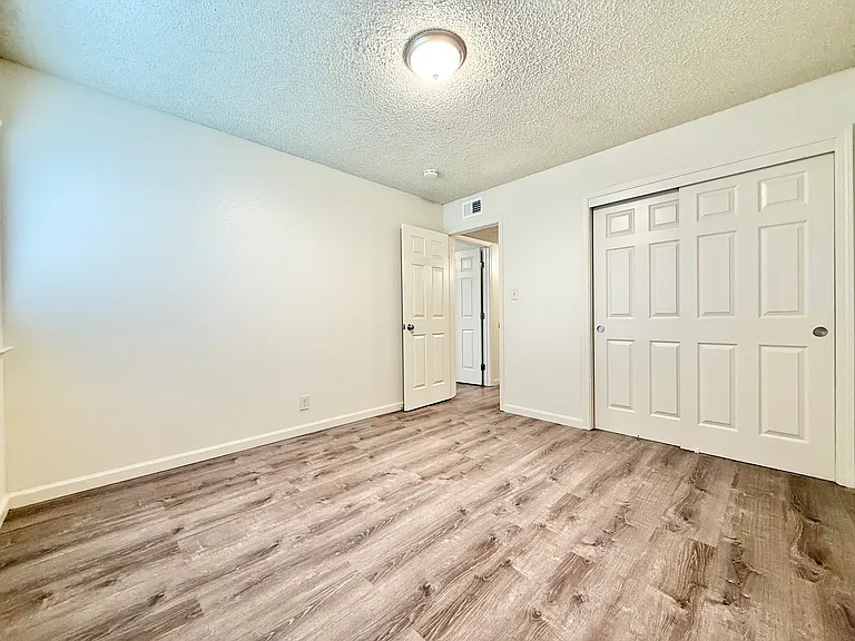633 Stewart St #6 — Photo 8