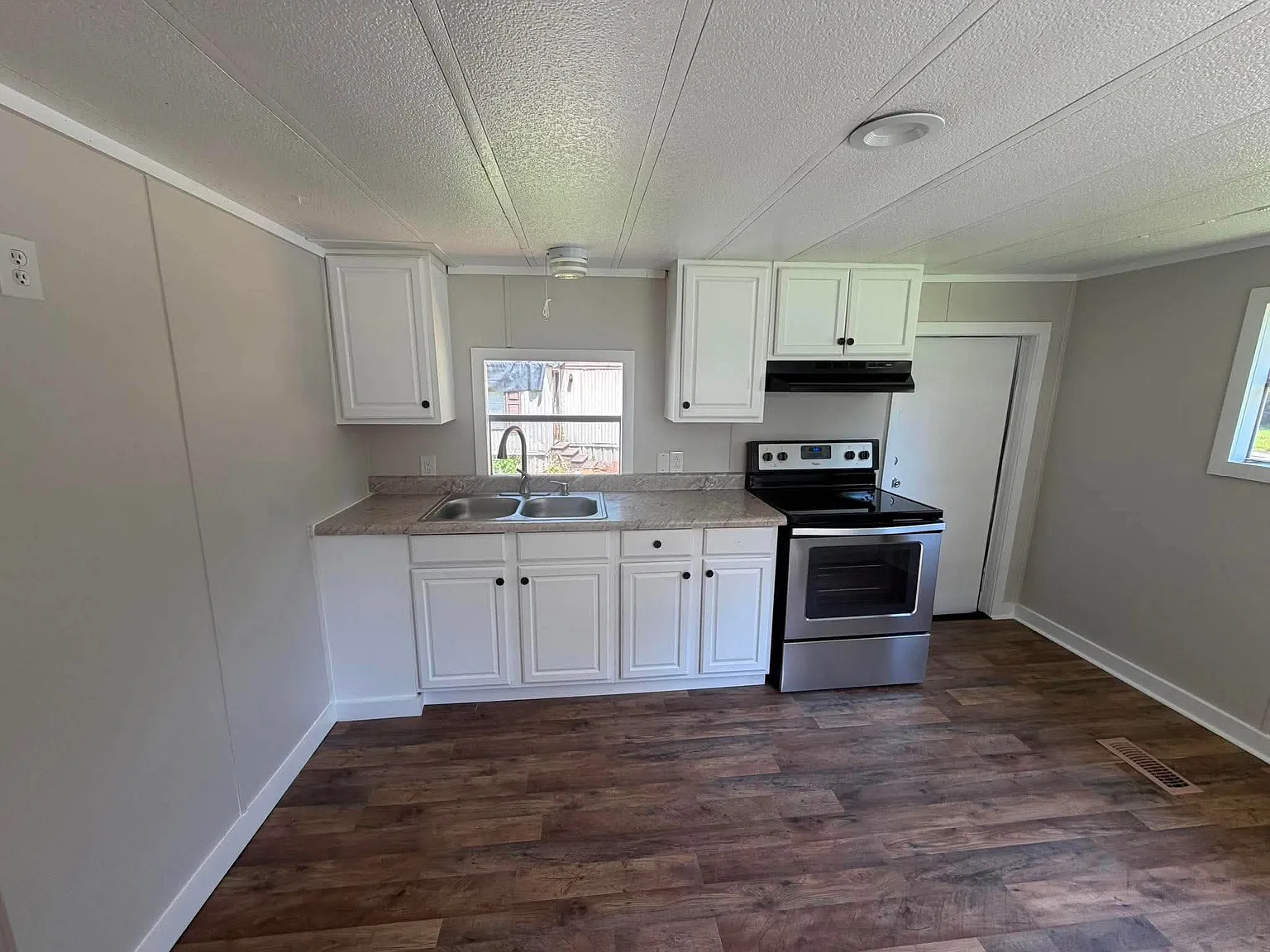 2 bed, $949 — Photo 3