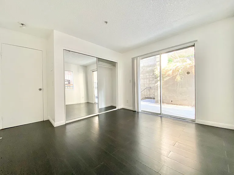 256 S Rampart Blvd — Photo 20