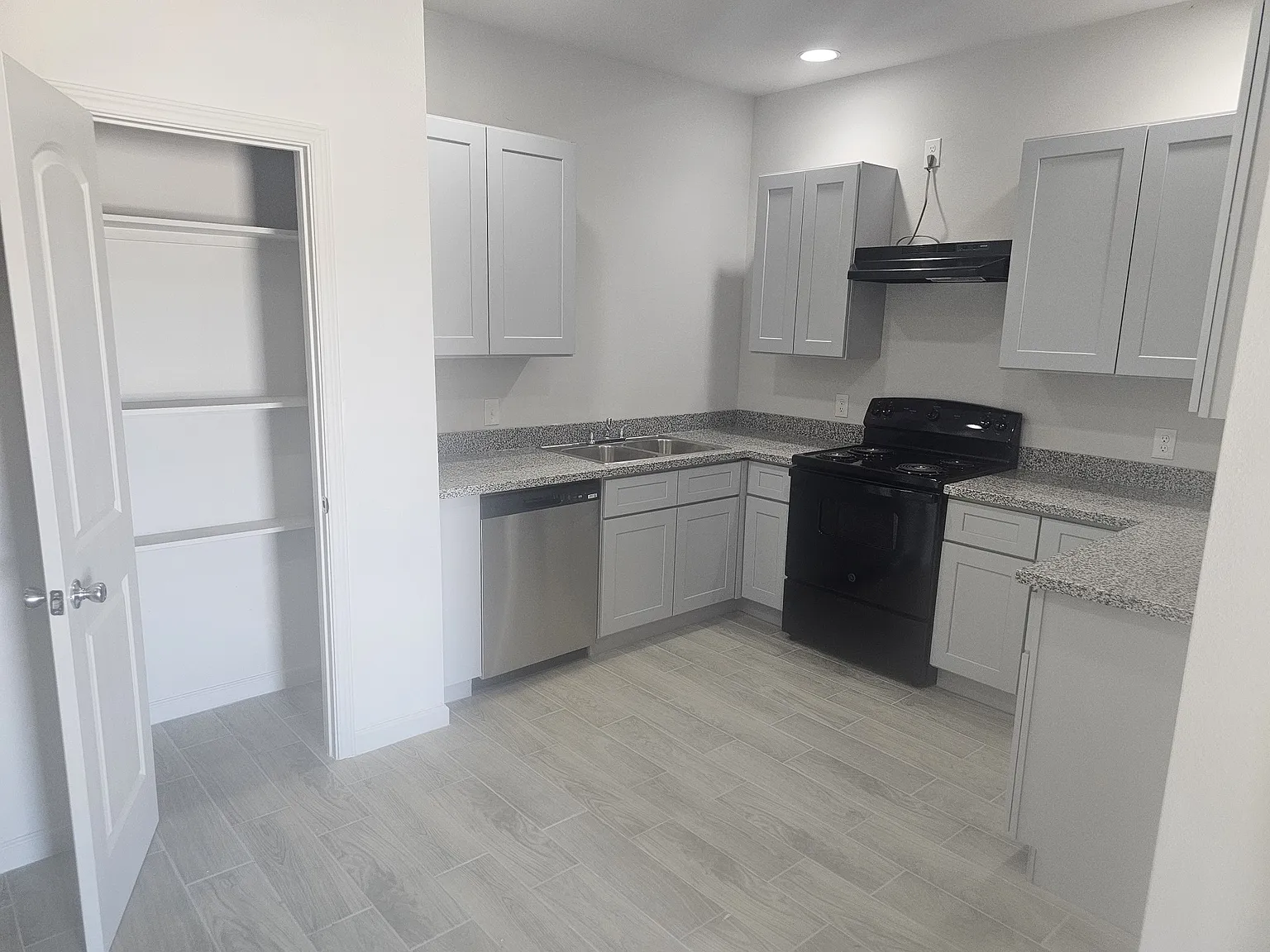 3 bed, 1869 sqft, $2,150 — Photo 3