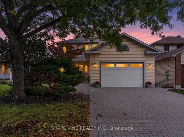 107 Tartan Dr, Ottawa, ON K2J 3V7