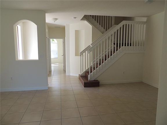 4th image of 2531 SE 14th Ct