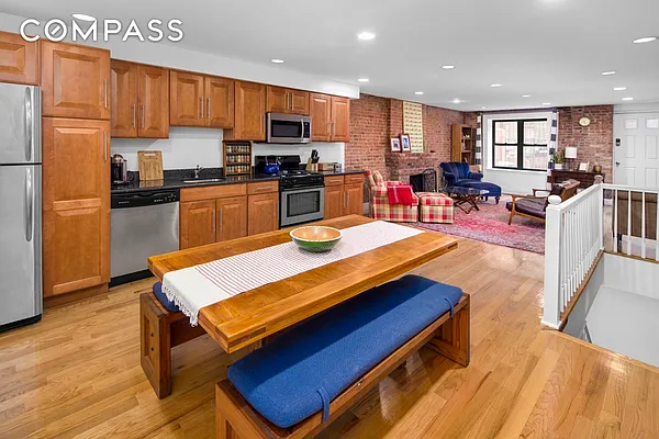 Rented by Compass | media 21