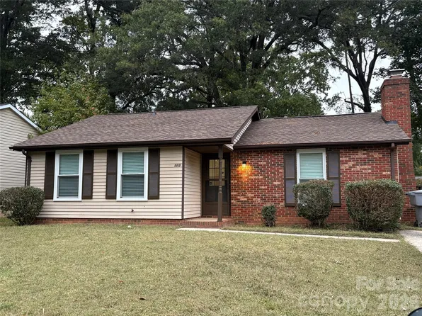 5915 Sunset Chase Ln, Charlotte, NC 28212