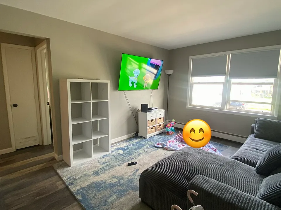 1217 Lawrence Ave #3