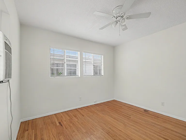 1037 N Curson Ave #4 — Photo 31