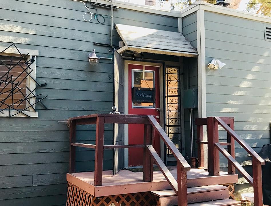 Cozy, free-standing home