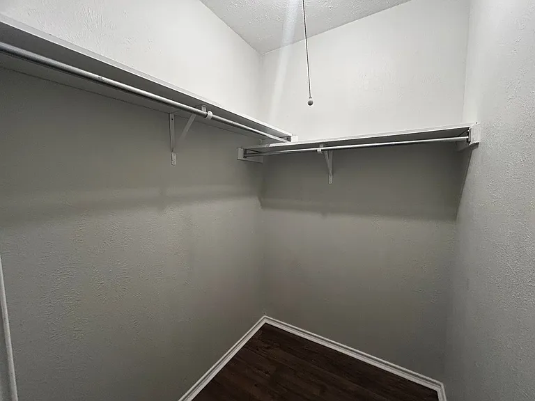 4205 Greencrest Dr — Photo 12