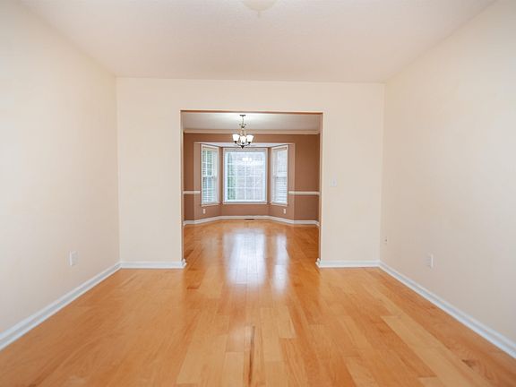 4th image of 125 Eagleston Ln