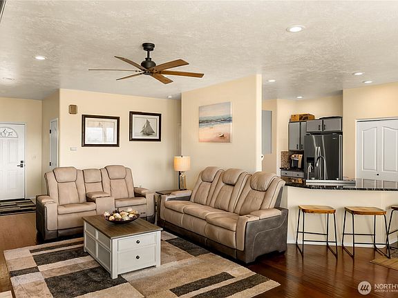 5th image of 536 Hillcrest Circle Drive