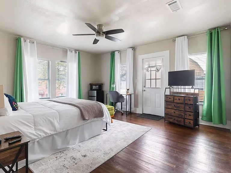 2108 Berry St — Photo 20