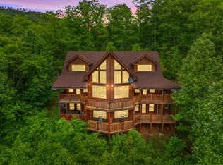 817 Big Bear Ridge Rd, Gatlinburg, TN 37738
