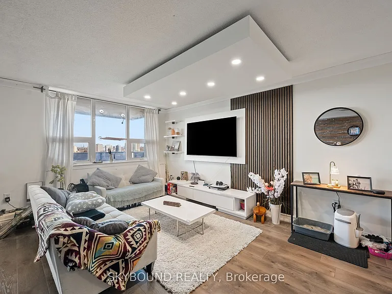 15 La Rose Ave #1510 — Photo 11