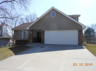 919 Iron Rd, Papillion, NE 68046