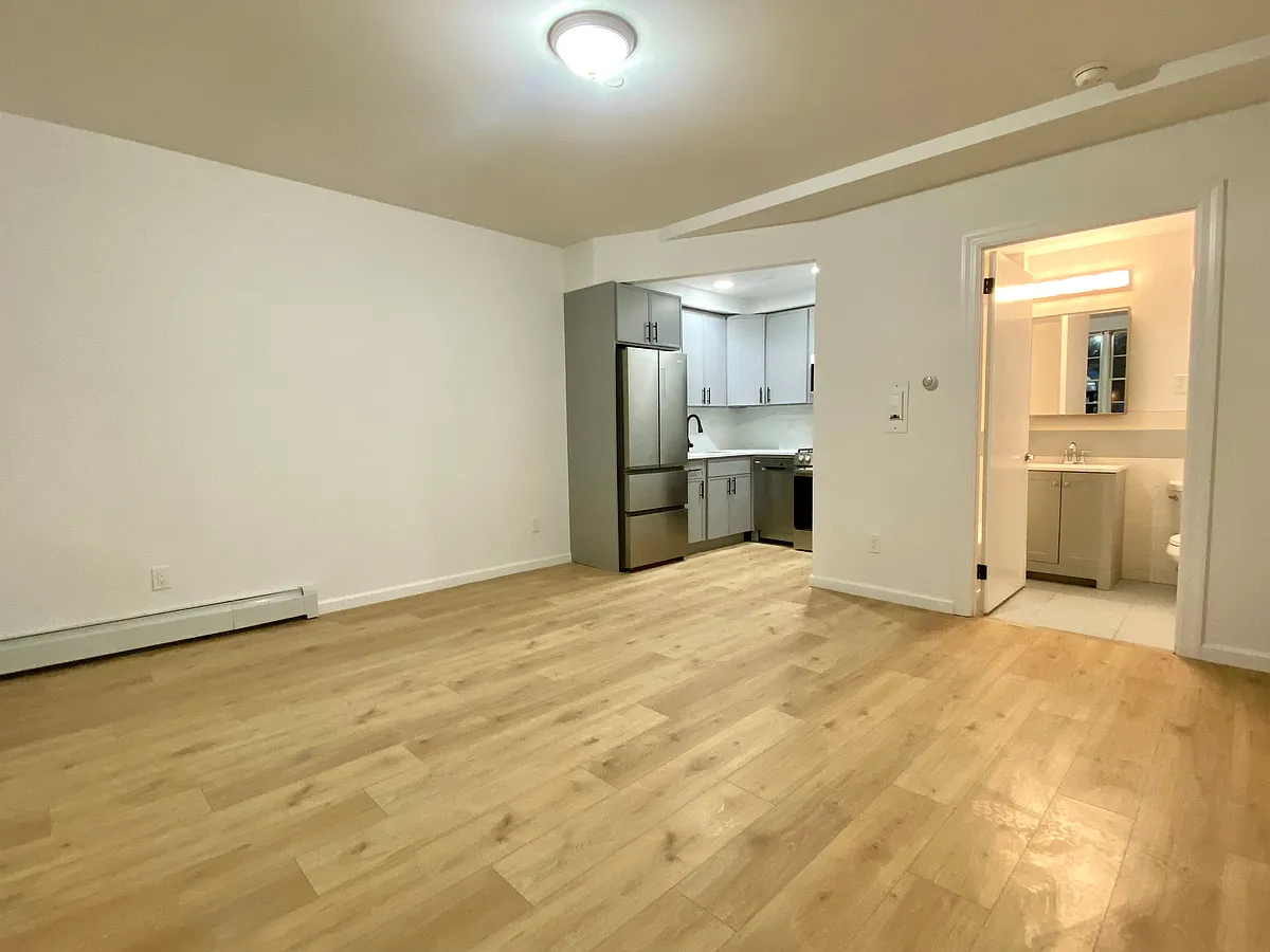 Building Photo - 2757 Crescent St #1A