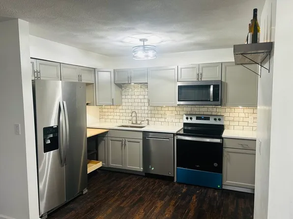 8 Lafayette Park APT 11, Lynn, MA 01902
