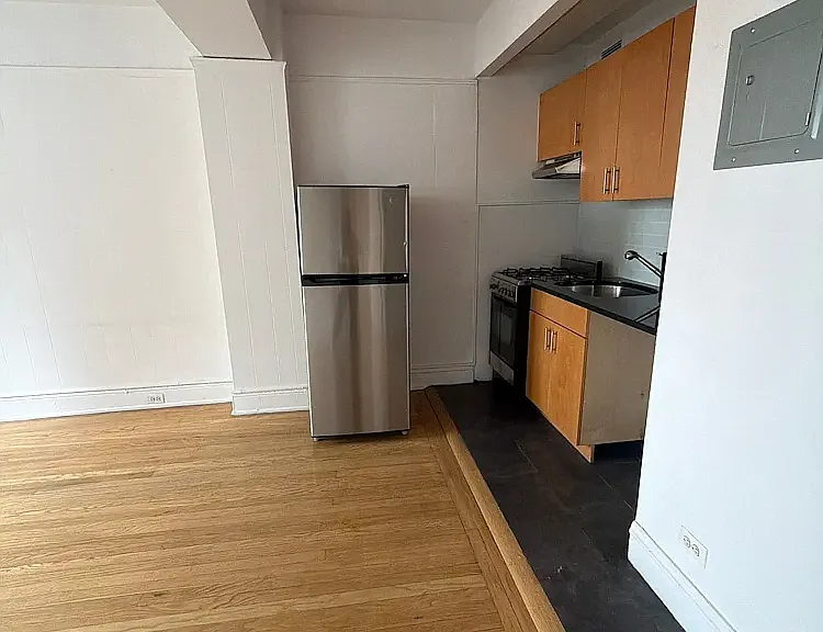 150 E 39th St #1601 — Photo 3