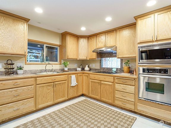 5th image of 141 N Staircase Drive
