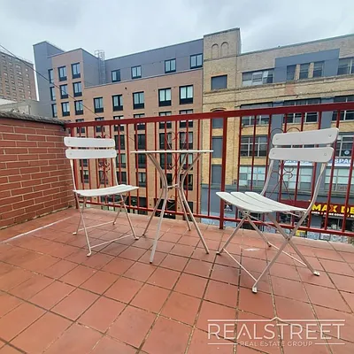 Rented by Real Street Inc | media 10