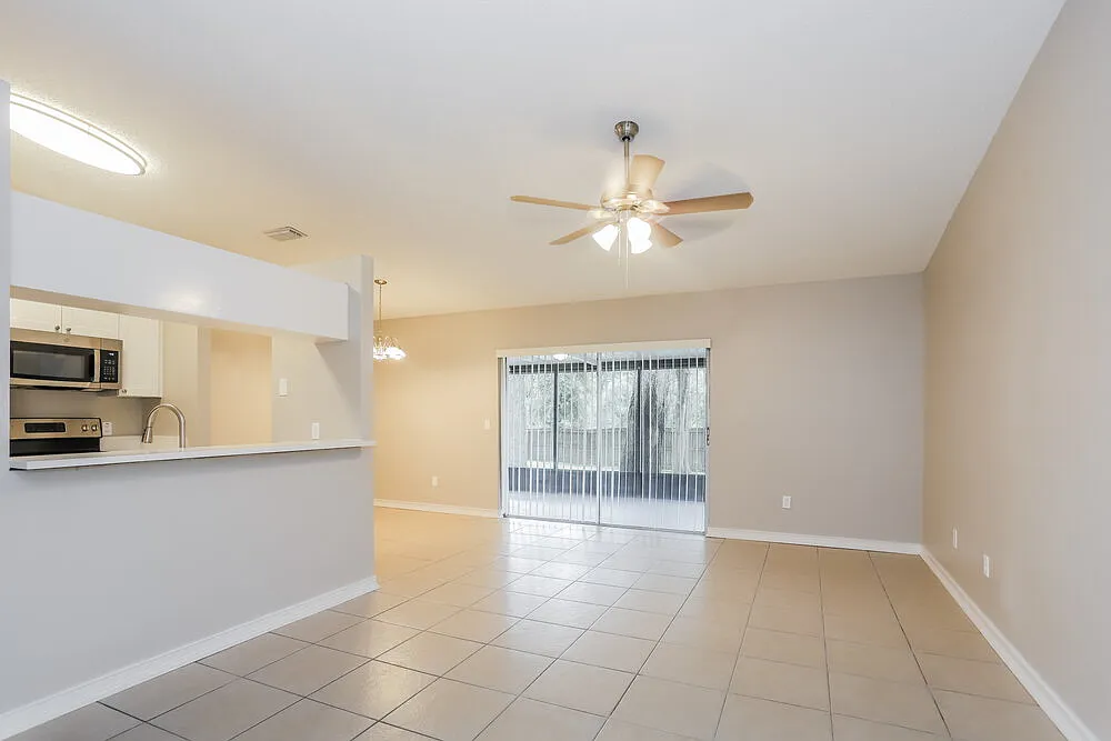 3 bed, 2.0 bath, 1156 sqft, $2,135 — Photo 4