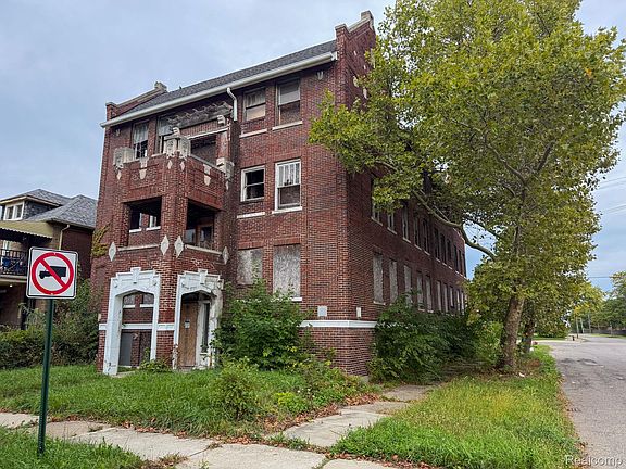 2nd image of 2900 Clairmount St