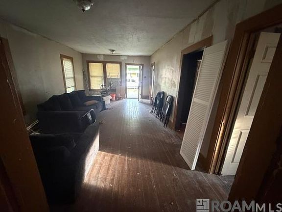 5th image of 341 Flicker St