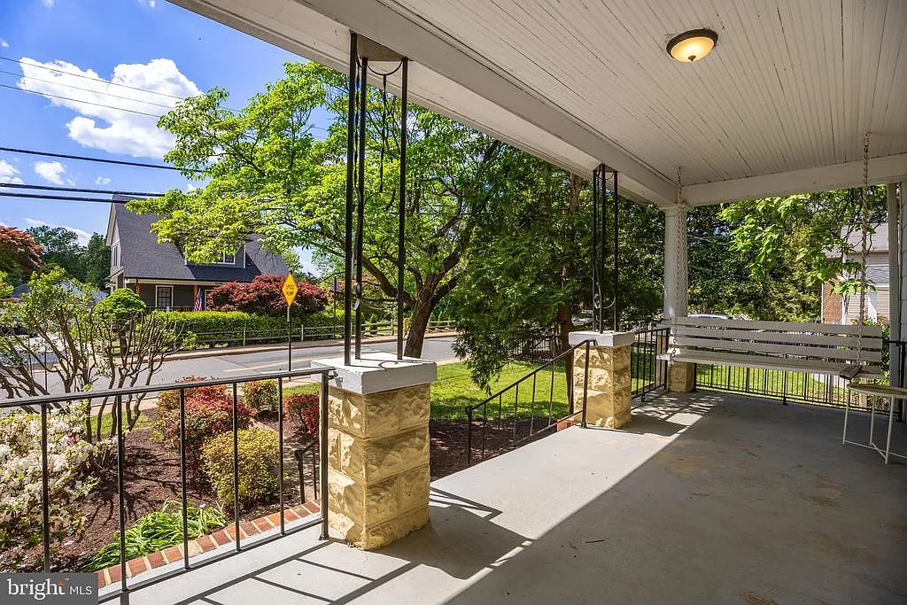 3 bed, 3.0 bath, 2453 sqft, $3,450 — Photo 3