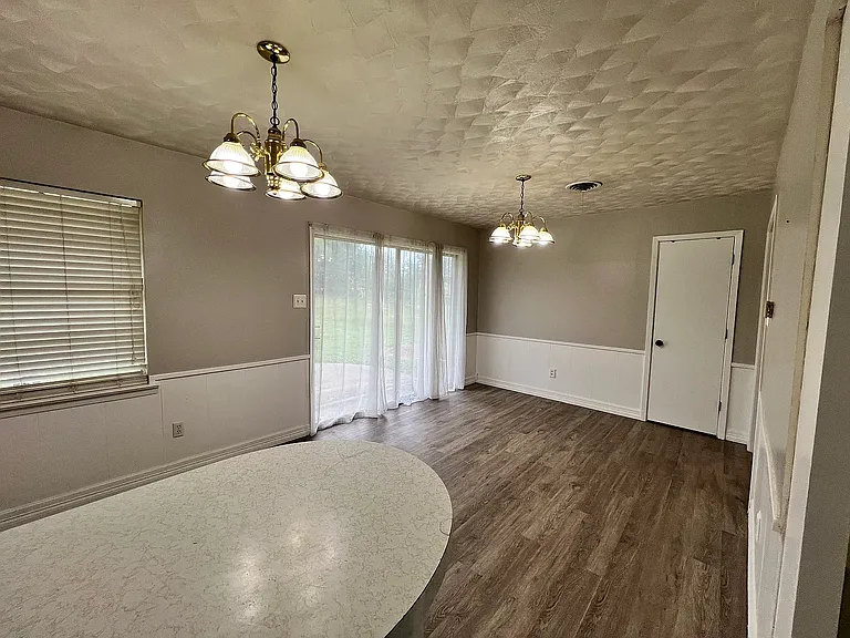 3024 Meadowlark Ln — Photo 5