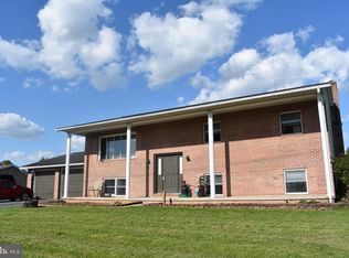 392 Elrock Dr, Chambersburg, PA 17201