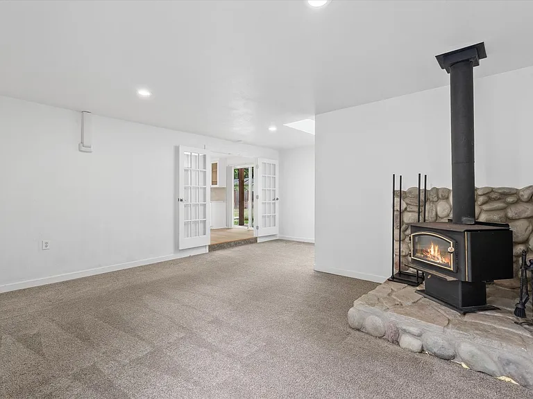 820 207th Pl NE — Photo 13