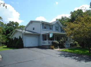 105 Lens Rd, Hawley, PA 18428