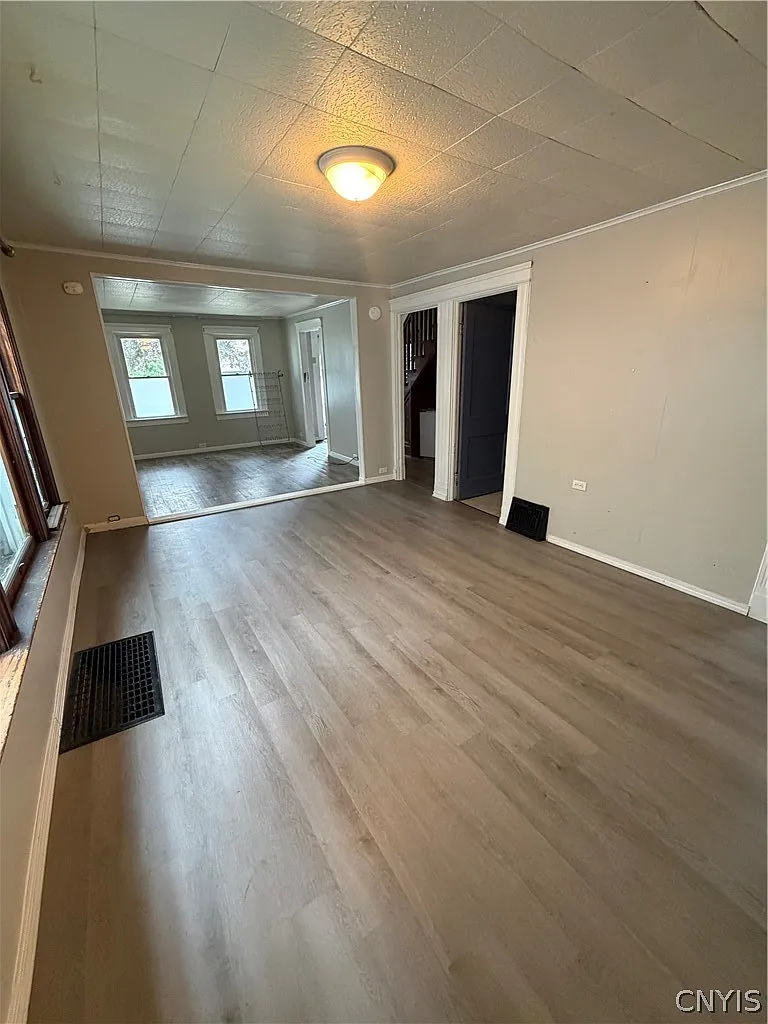 3 bed, 2.0 bath, 1048 sqft, $1,700 — Photo 4