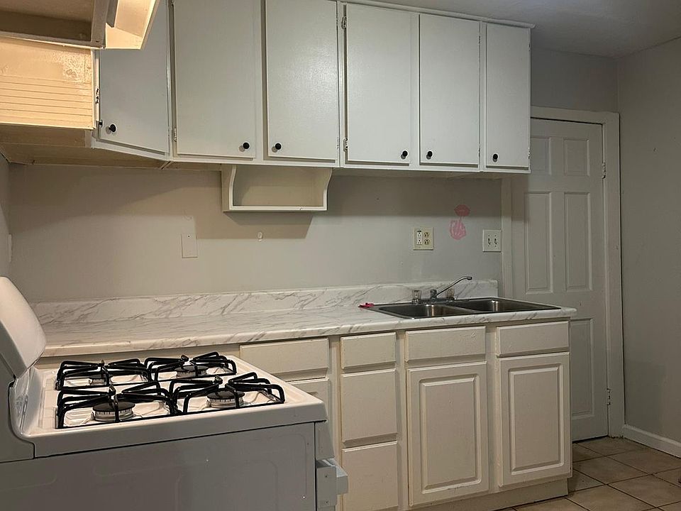 1st image of 107 Stroud St