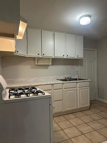 107 Stroud St Photo 1