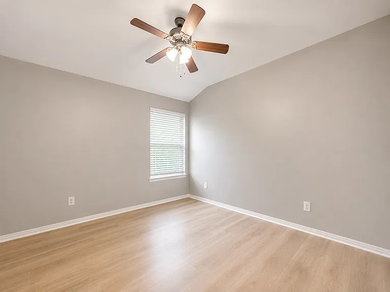 821 Hickory St — Photo 9
