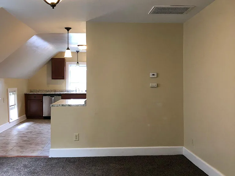 2213 S Robinson Ave #UPPER — Photo 13