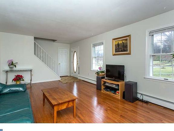 3rd image of 103 Columbia Dr