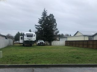 376 E Locust Ct, Yoncalla, OR 97499