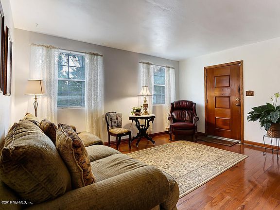 5th image of 3608 Colebrooke Dr