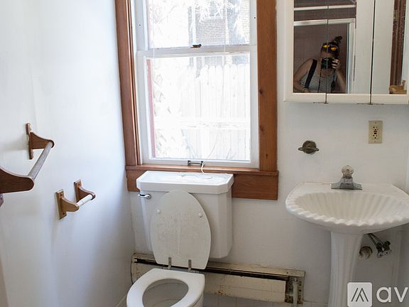 4th image of 625 NE 1st St APT 3