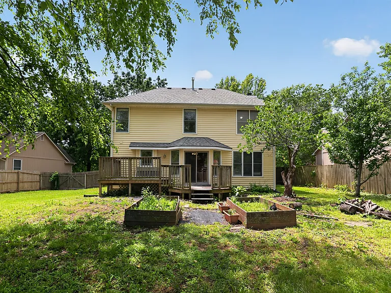 2810 Gill Ave — Photo 22