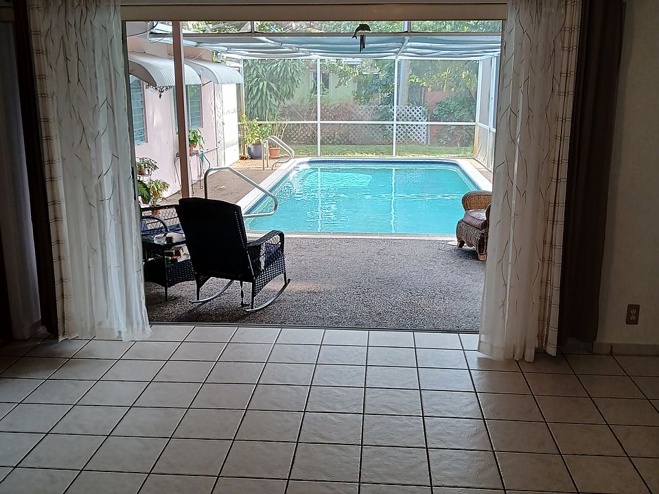 1st image of 820 NE 23rd Dr