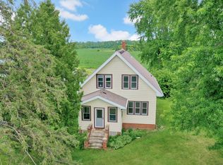 34401 Oasis Rd, Lindstrom, MN 55045