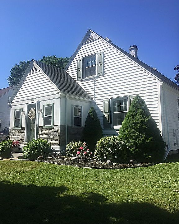 Cozy south Utica cape