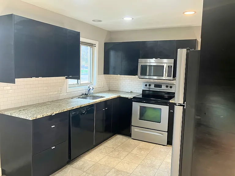 7700 King St — Photo 5
