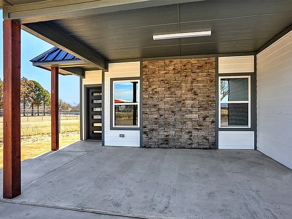 3rd image of 1304 Country Rd