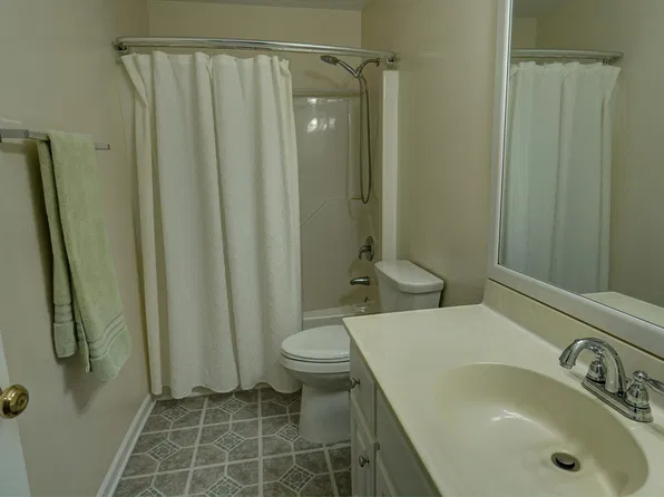 308 Gordon Farm Dr, Benson, NC 27504