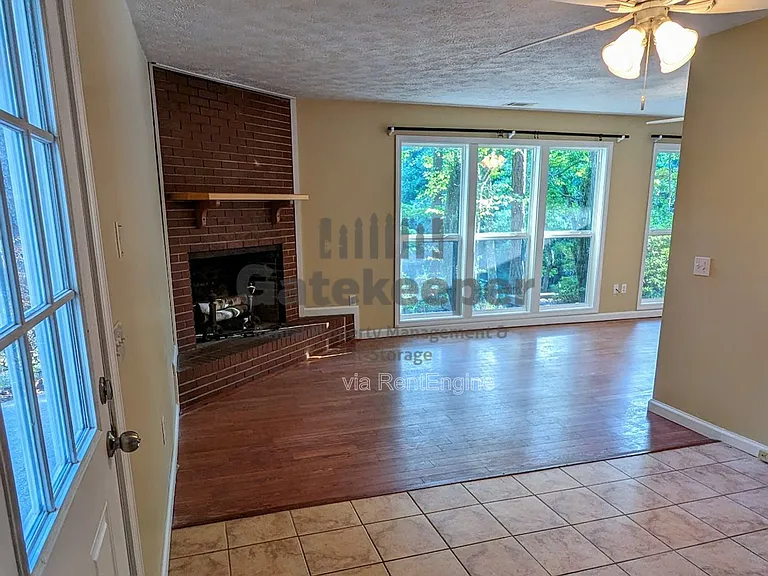 1096 Boone Rd — Photo 7