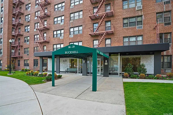 Sold by Century 21 Amiable Realty Group II Inc | media 11